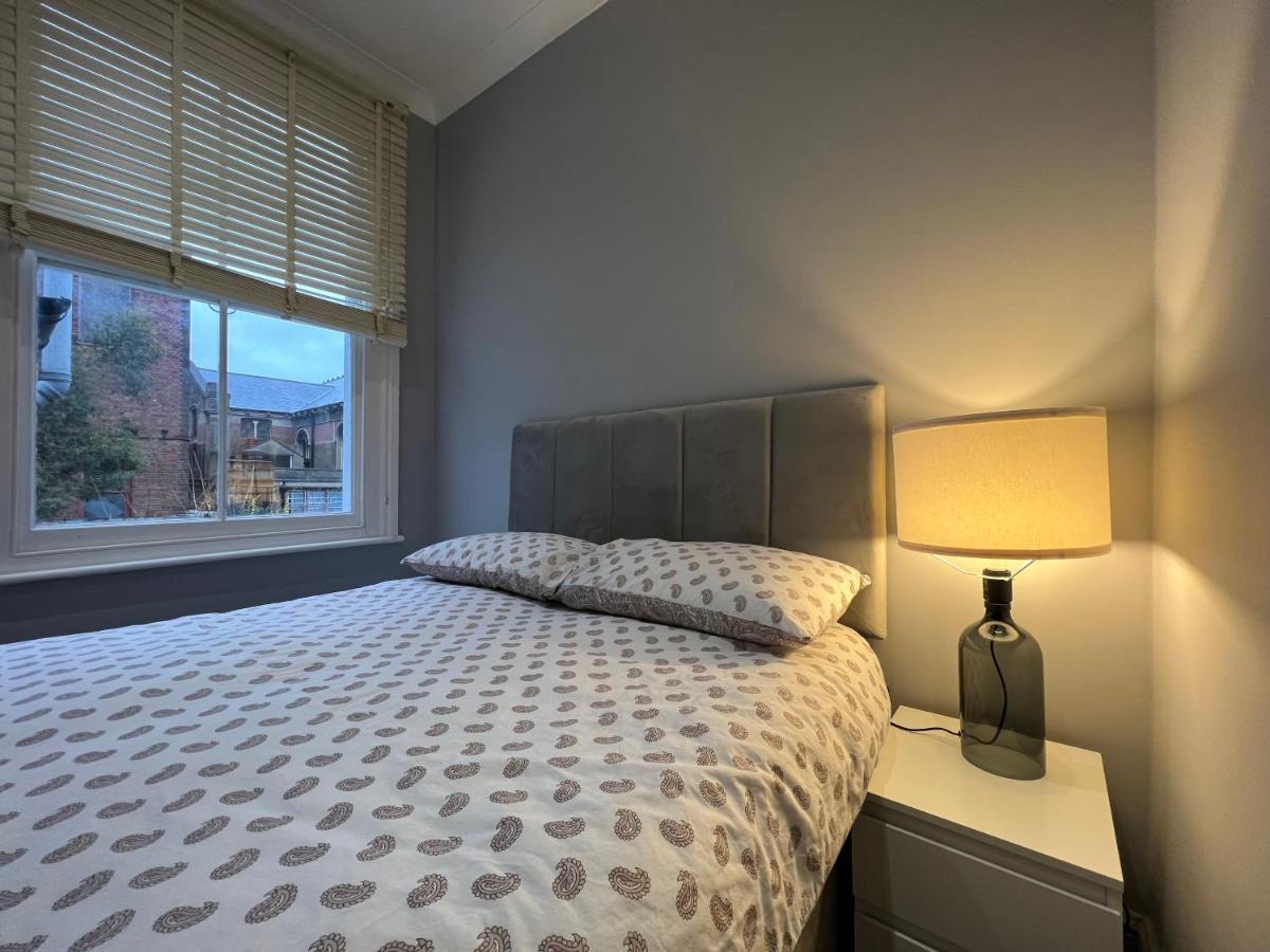 Lovely 2-Bedroom Victorian Flats Лондон Екстериор снимка