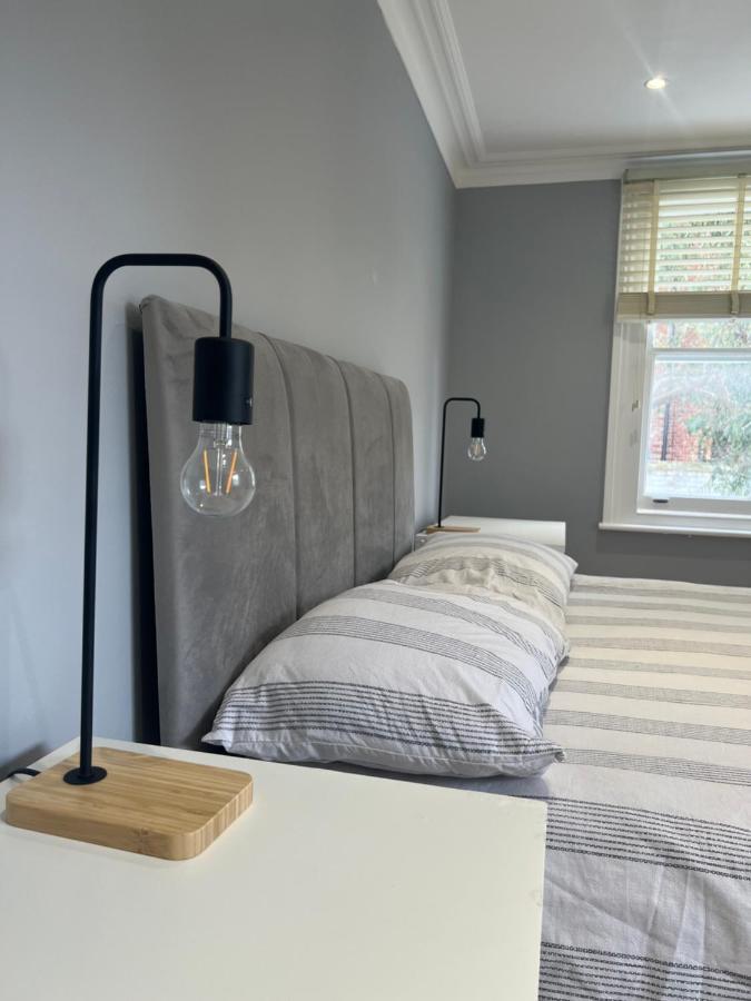 Lovely 2-Bedroom Victorian Flats Лондон Екстериор снимка
