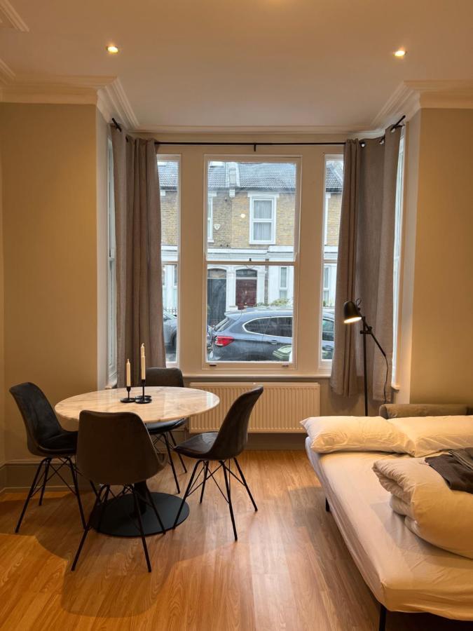 Lovely 2-Bedroom Victorian Flats Лондон Екстериор снимка